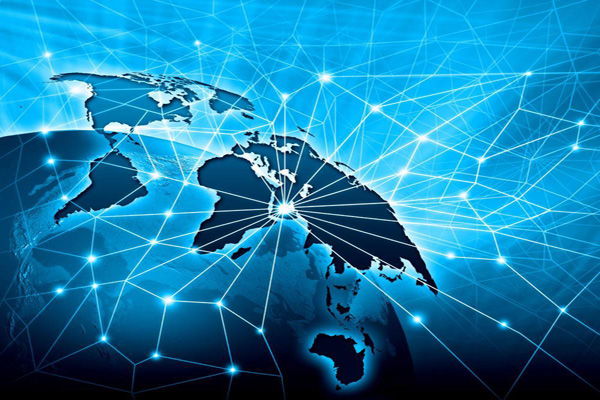 这是一张展示全球网络连接的图片，包含世界地图和亮点，蓝色调，线条连接不同地区，象征信息技术和全球化。